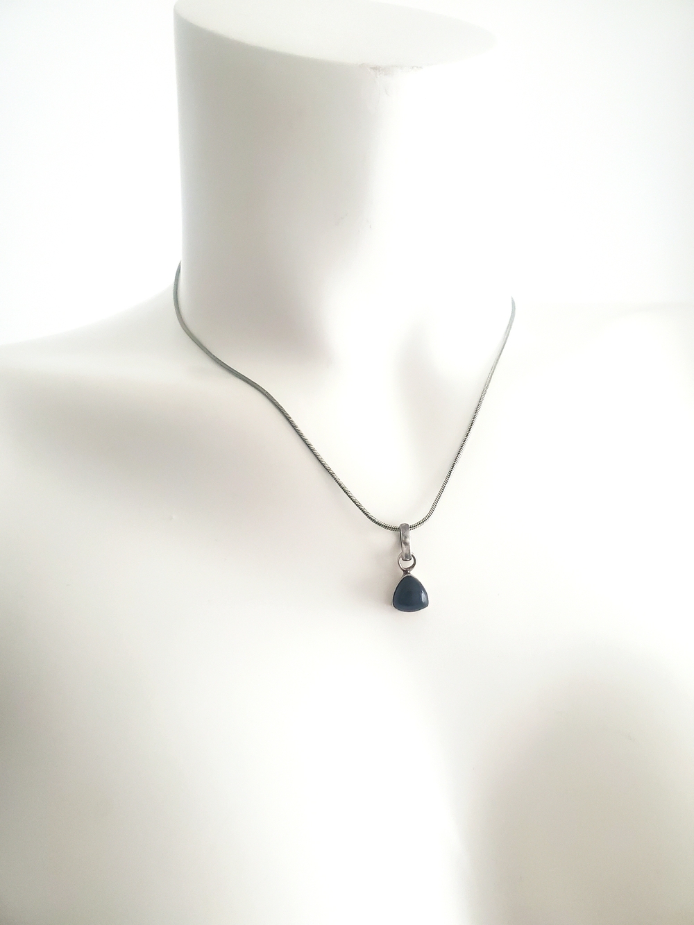 Vintage 925 Sterling Silver Geometric Black Onyx Pendant Trillion Necklace